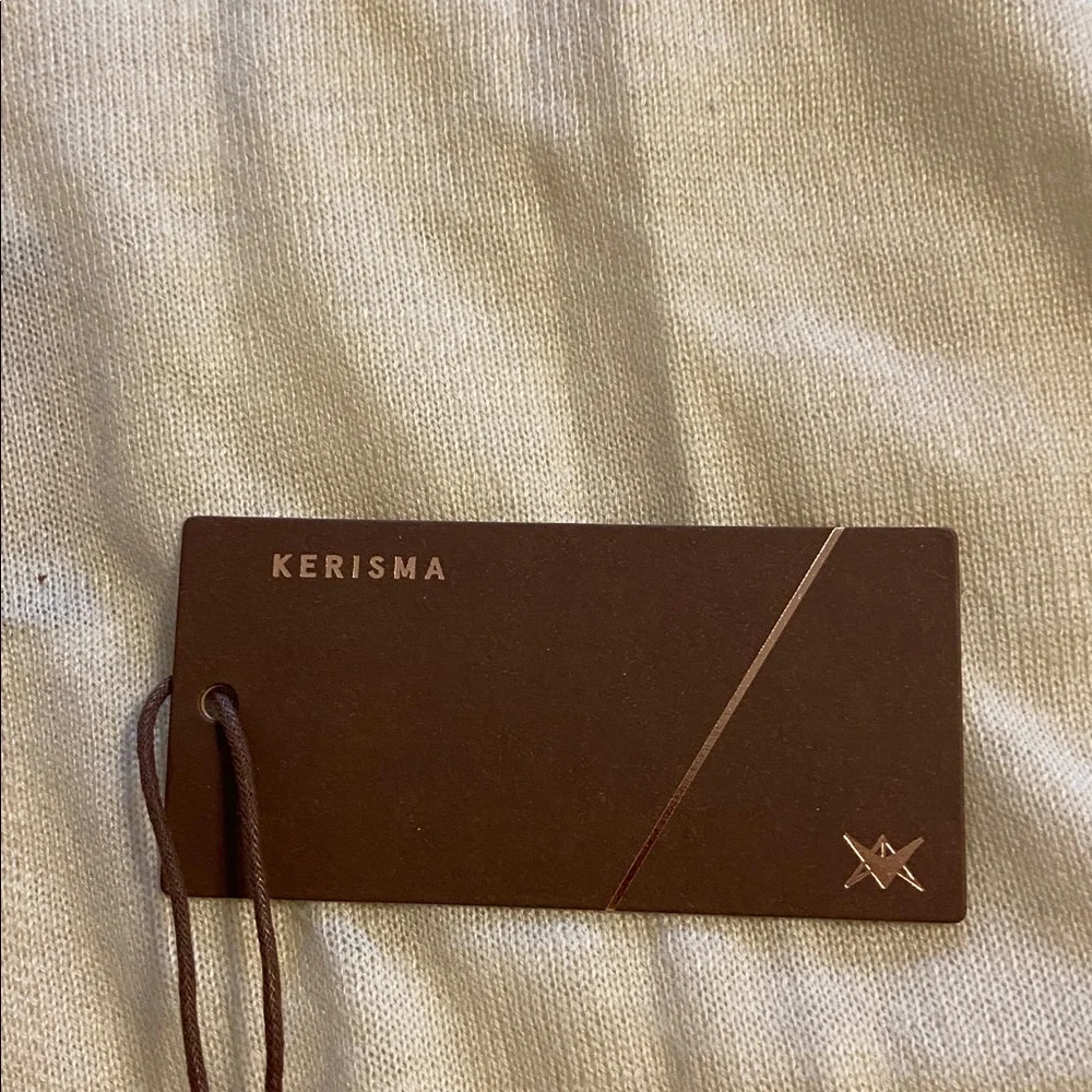 KERISMA WOOL  Elegant Cream Poncho on size length 35” wide 20” - Picture 2 of 8